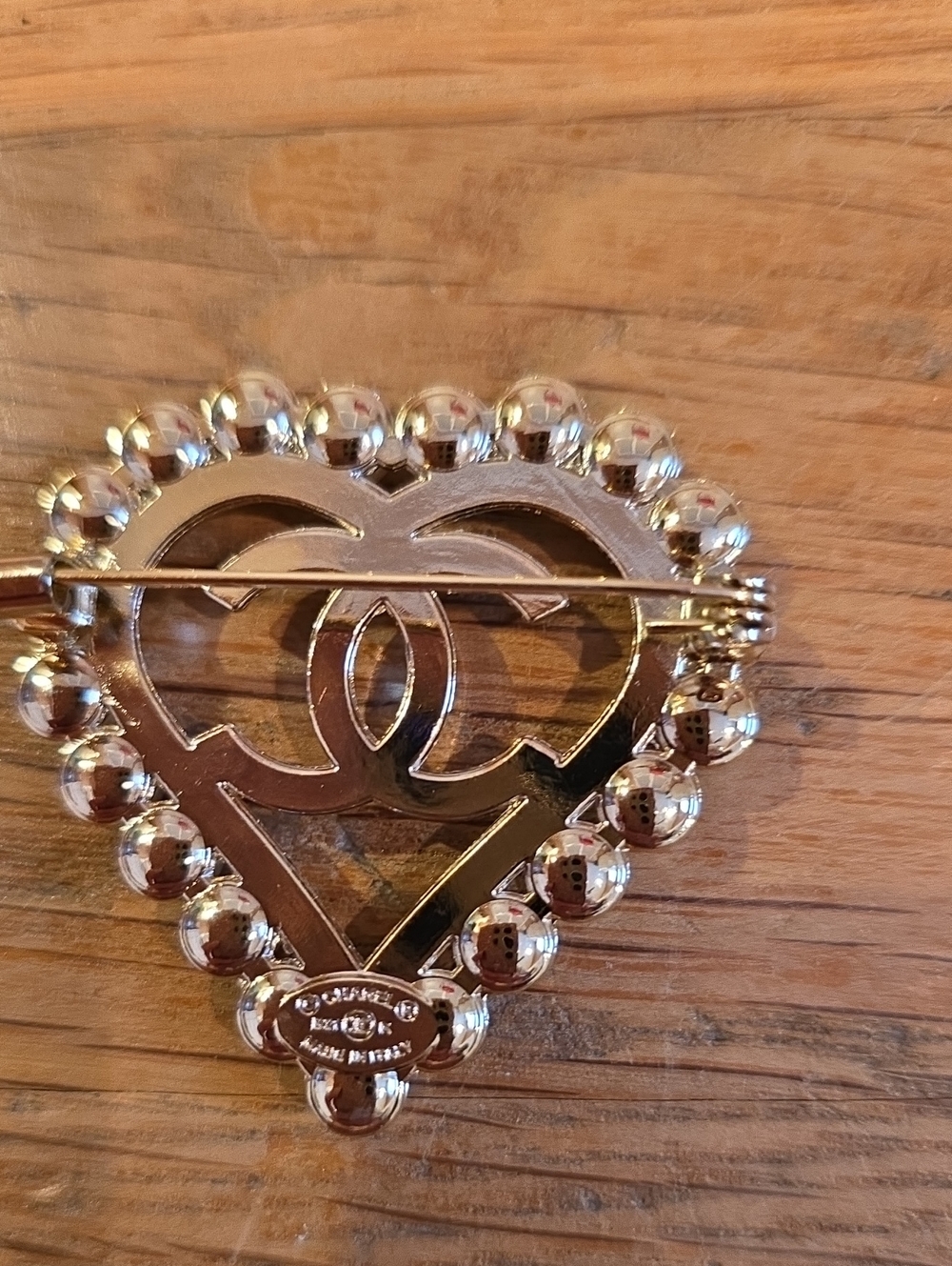 CHANEL Gold-Tone Pearl CC Logo Brooch - Picture 4 of 5